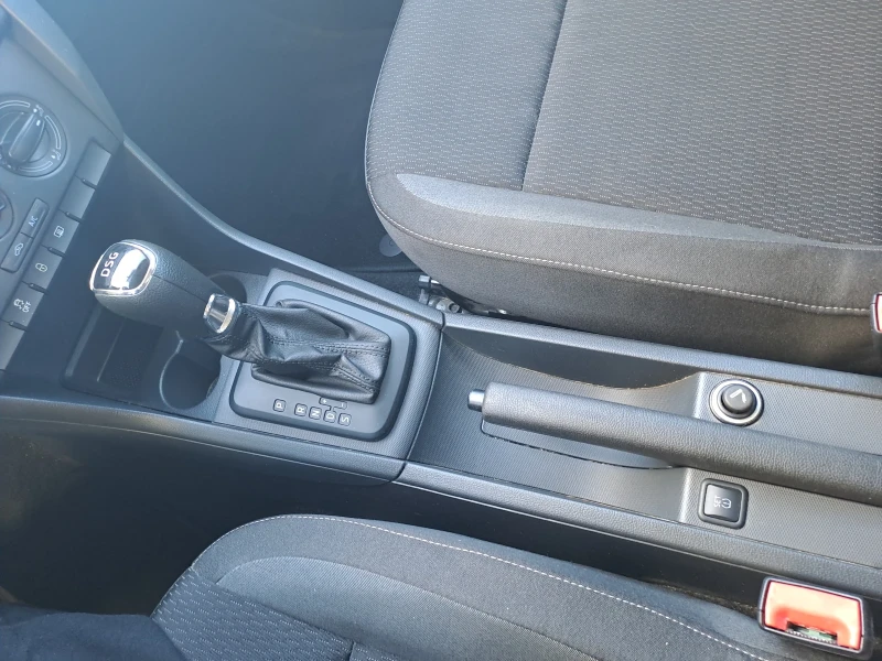 Skoda Rapid 1, 6 TDI автоматик, снимка 10 - Автомобили и джипове - 51484818