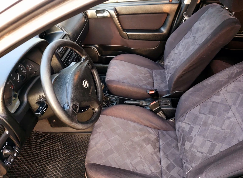 Opel Astra 1.6, снимка 12 - Автомобили и джипове - 52832546