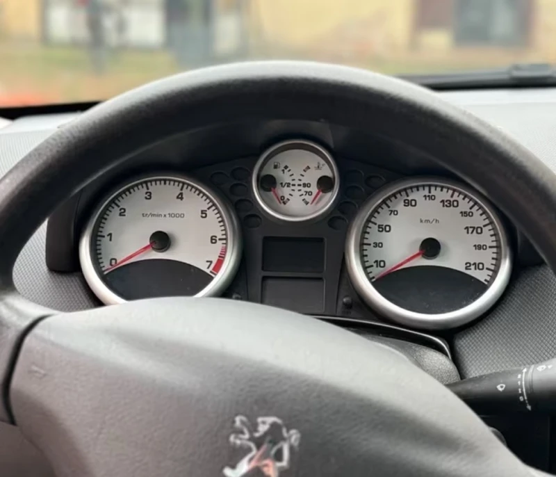 Peugeot 207 1.4 SW, снимка 2 - Автомобили и джипове - 53060914