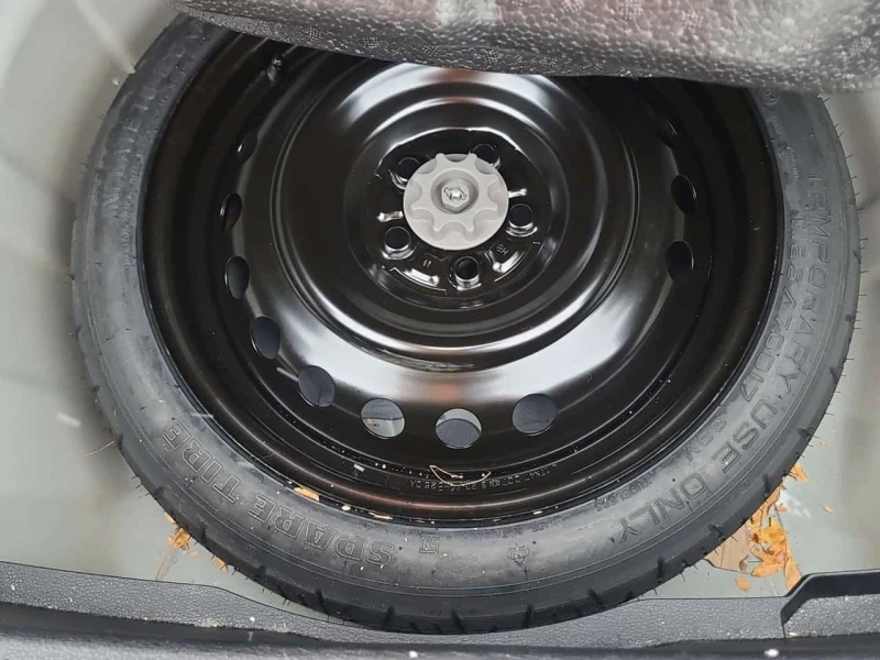 Toyota Corolla LE  CARFAX, снимка 14 - Автомобили и джипове - 53583796