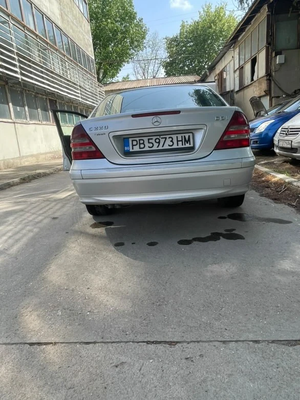 Mercedes-Benz C 220, снимка 2 - Автомобили и джипове - 48018569