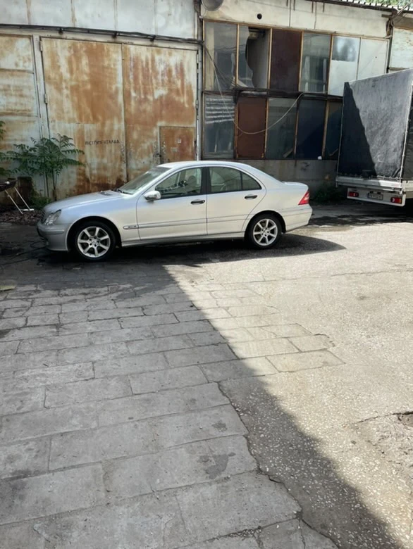 Mercedes-Benz C 220, снимка 5 - Автомобили и джипове - 48018569