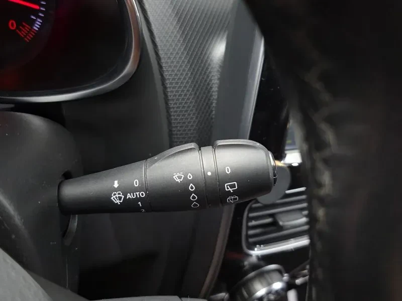 Renault Samsung Clio Intense, снимка 17 - Автомобили и джипове - 55652345