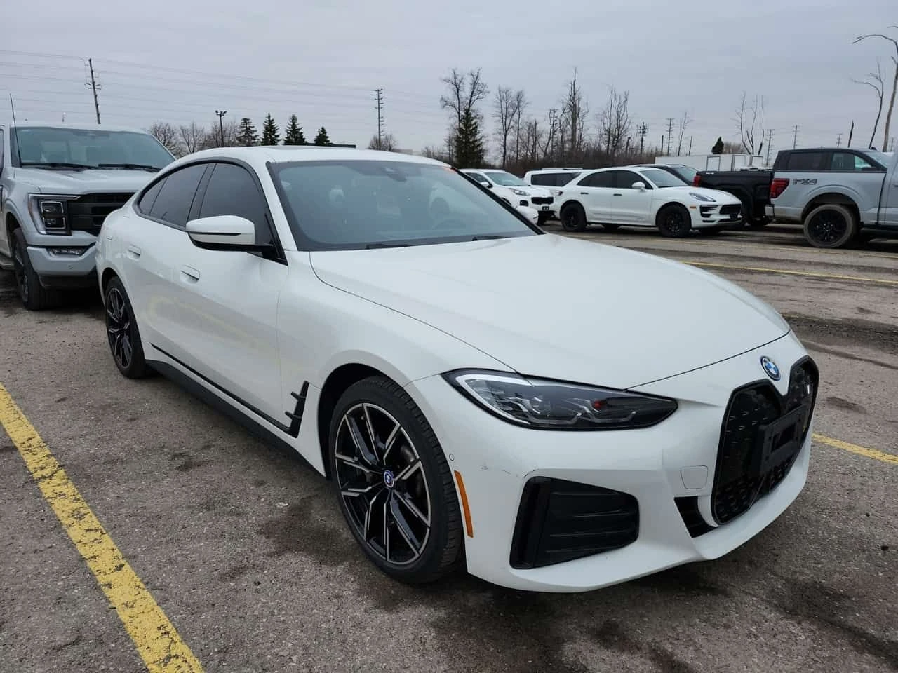 BMW i4 EDRIVE40| HARMAN KARDON| AMBIENT| PANO| 2 КЛЮЧА , снимка 2 - Автомобили и джипове - 54069561