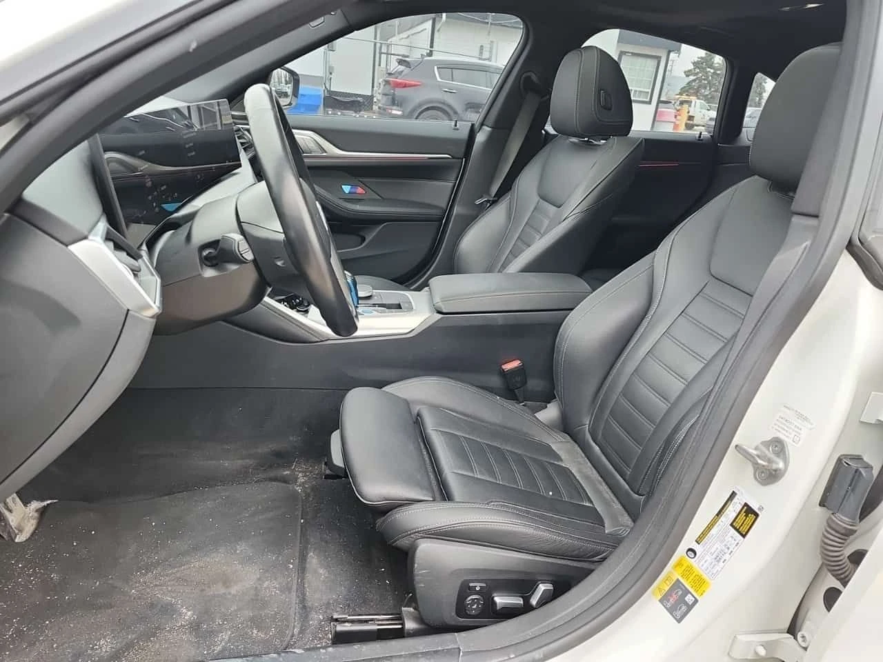 BMW i4 EDRIVE40| HARMAN KARDON| AMBIENT| PANO| 2 КЛЮЧА , снимка 8 - Автомобили и джипове - 54069561