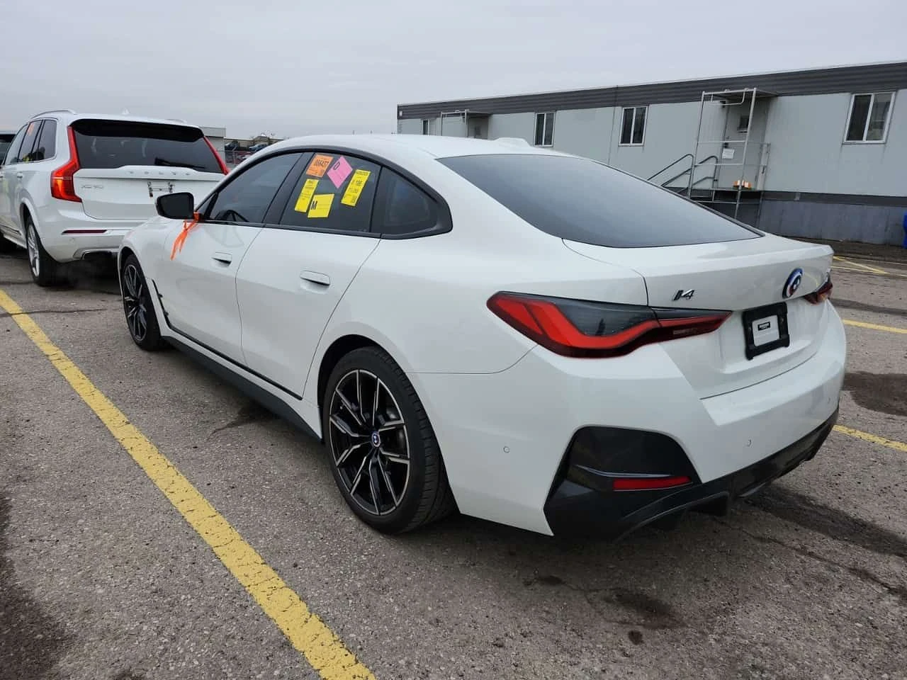 BMW i4 EDRIVE40| HARMAN KARDON| AMBIENT| PANO| 2 КЛЮЧА , снимка 4 - Автомобили и джипове - 54069561