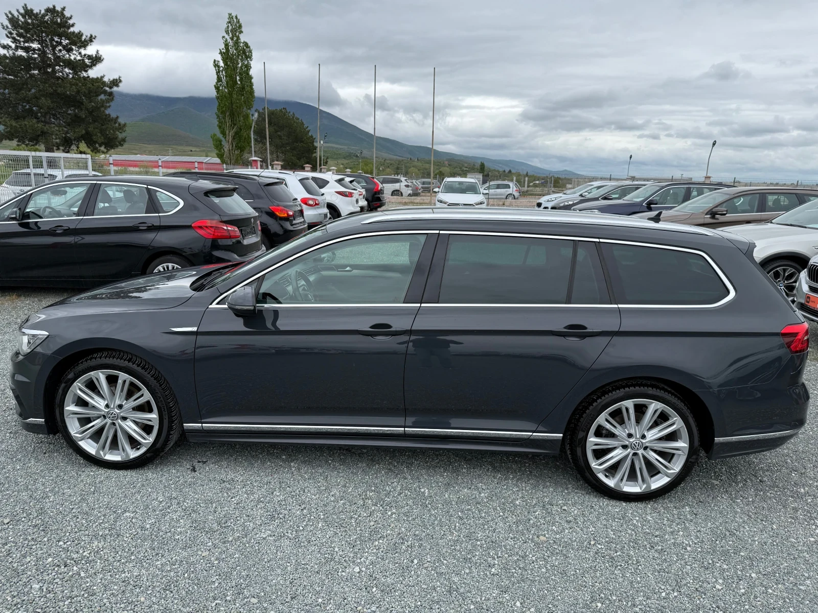 VW Passat (KATO НОВА)^(R-Line), снимка 10 - Автомобили и джипове - 54363985