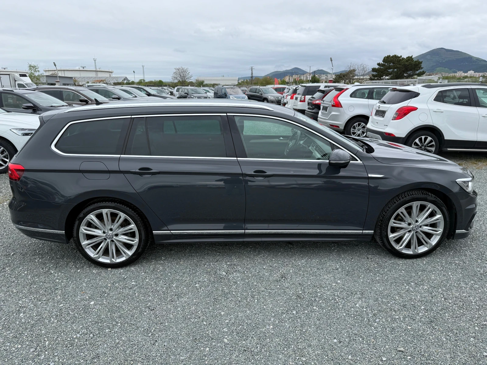 VW Passat (KATO НОВА)^(R-Line), снимка 4 - Автомобили и джипове - 54363985