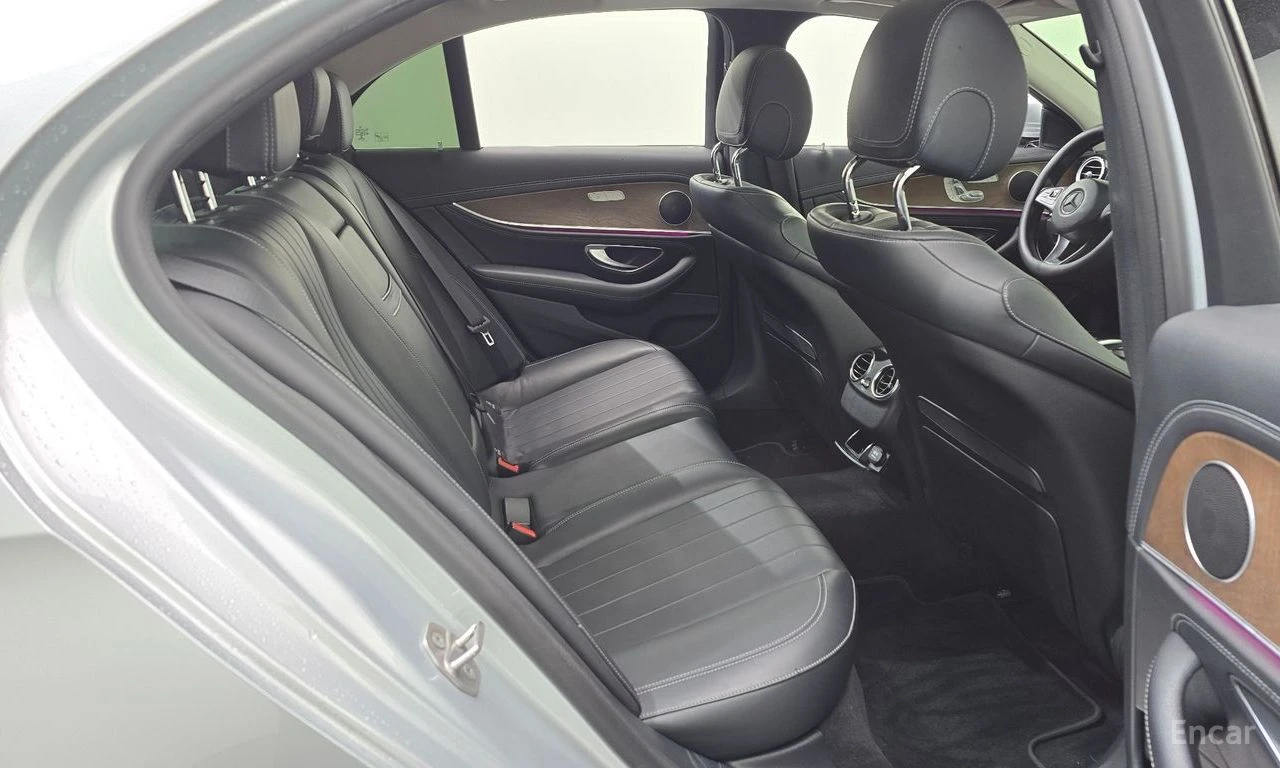 Mercedes-Benz E 300 4MATIC Exclusive* DIGITAL* 360* HEAD-UP* ОБДУХВАНЕ, снимка 16 - Автомобили и джипове - 54623377