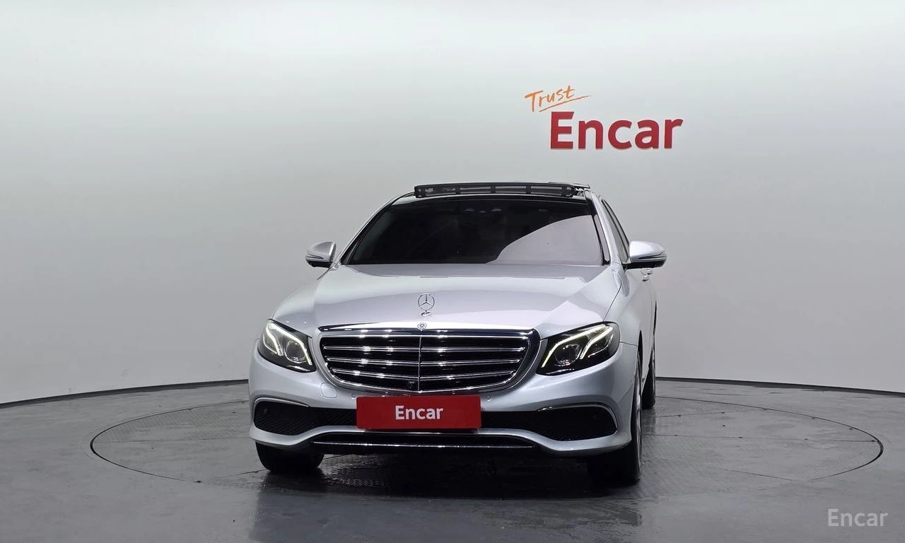 Mercedes-Benz E 300 4MATIC Exclusive* DIGITAL* 360* HEAD-UP* ОБДУХВАНЕ, снимка 3 - Автомобили и джипове - 54623377