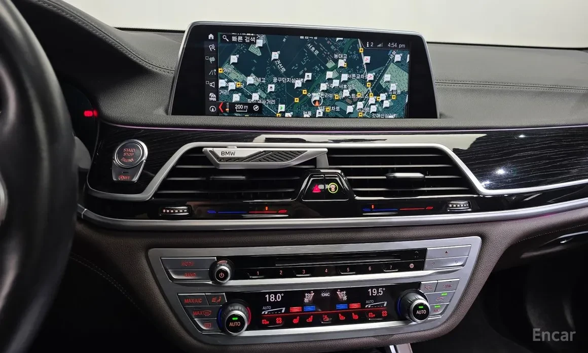 BMW 740 M-PAKET* LASER* SKY LOUNGE* EXECUTIVE LOUNGE* TV* , снимка 8 - Автомобили и джипове - 54809618