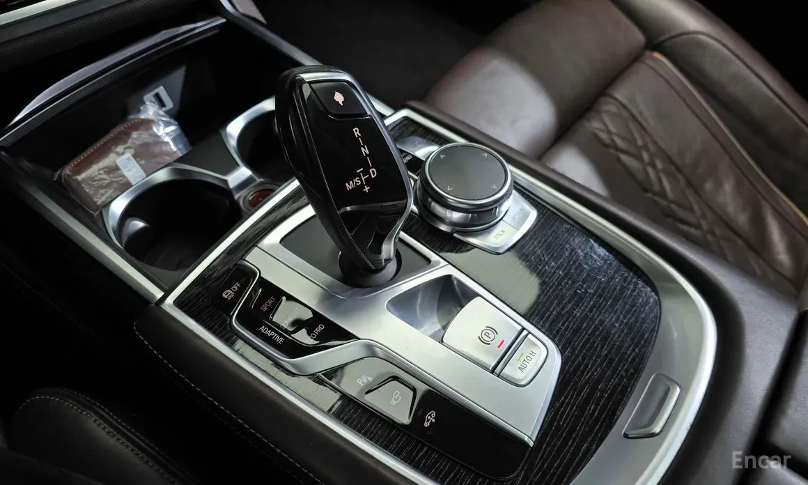 BMW 740 M-PAKET* LASER* SKY LOUNGE* EXECUTIVE LOUNGE* TV* , снимка 9 - Автомобили и джипове - 54809618
