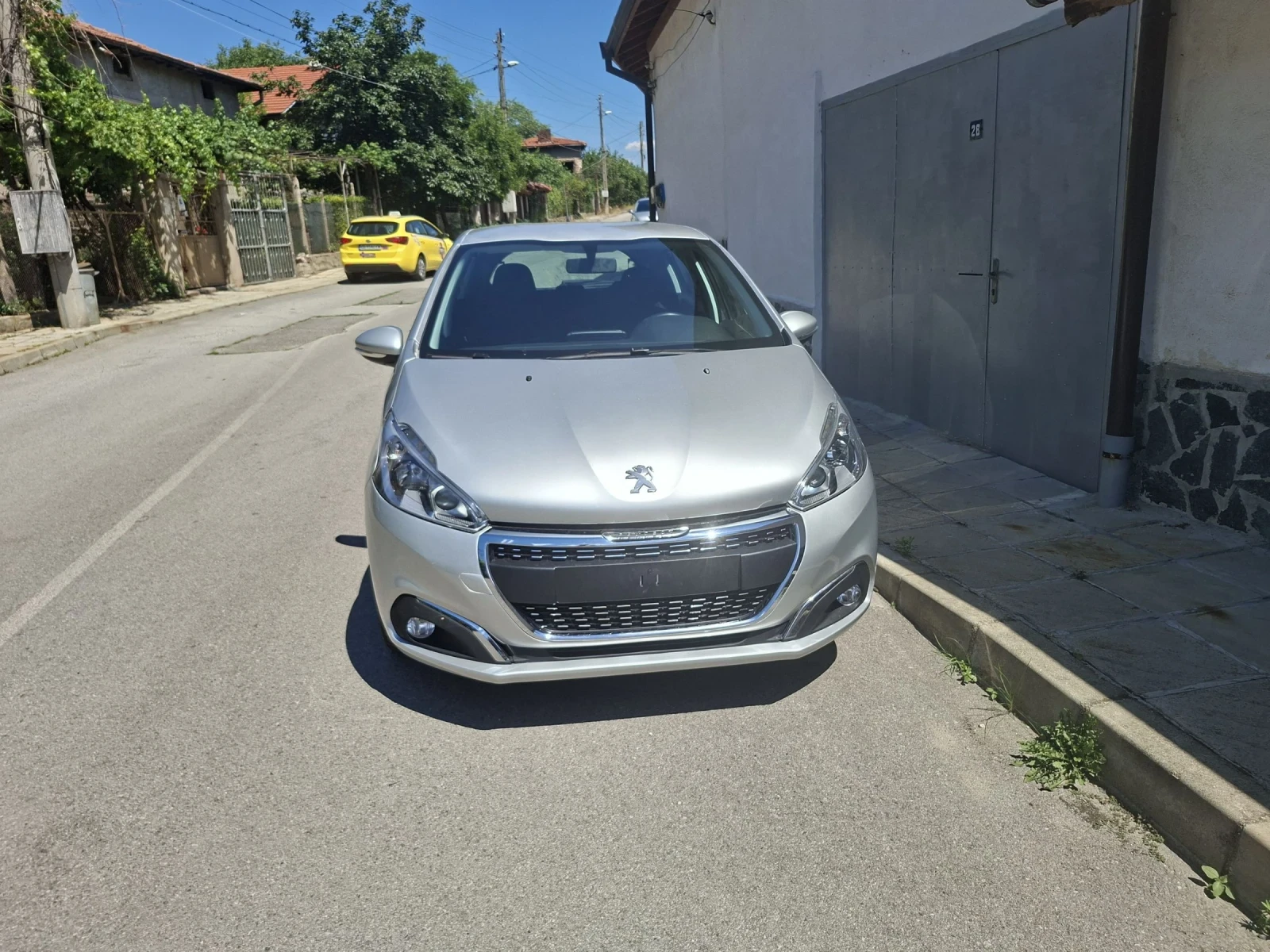 Peugeot 208 Euro 6, снимка 7 - Автомобили и джипове - 55316571