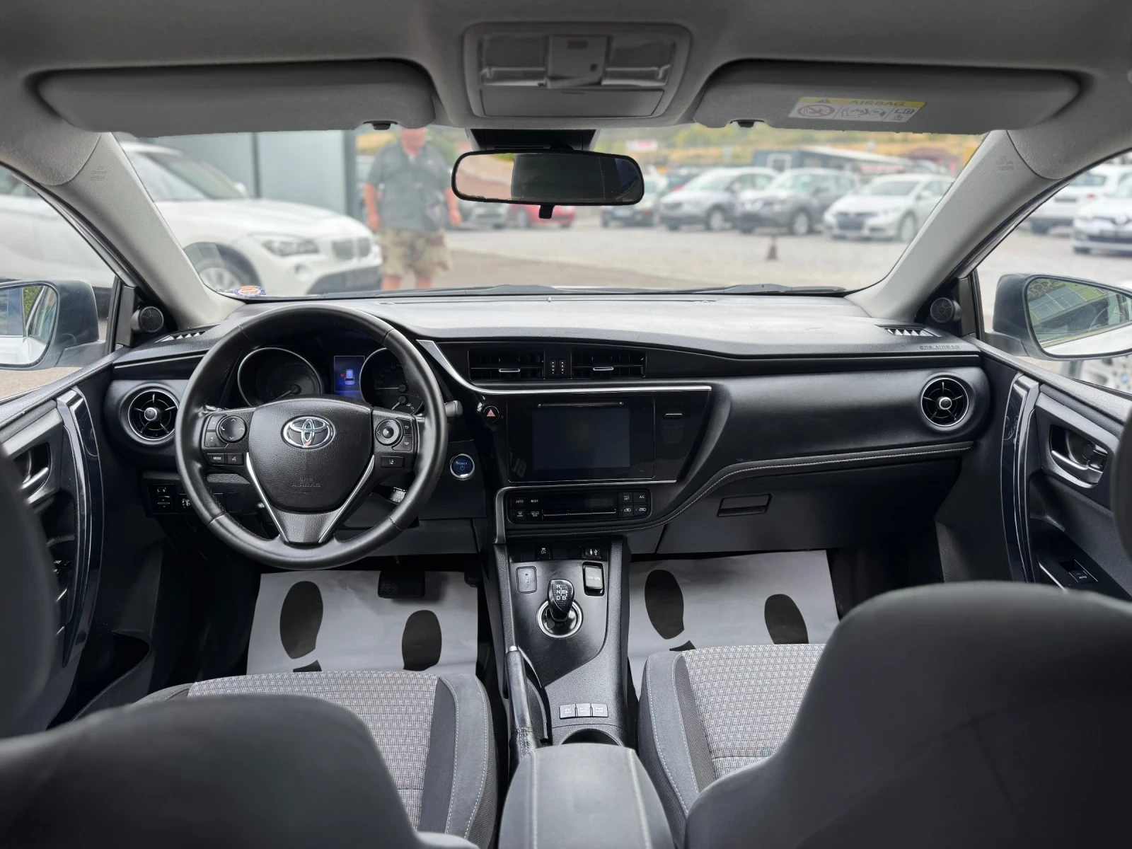 Toyota Auris 1.8HYBRID 120000km, снимка 10 - Автомобили и джипове - 56209592