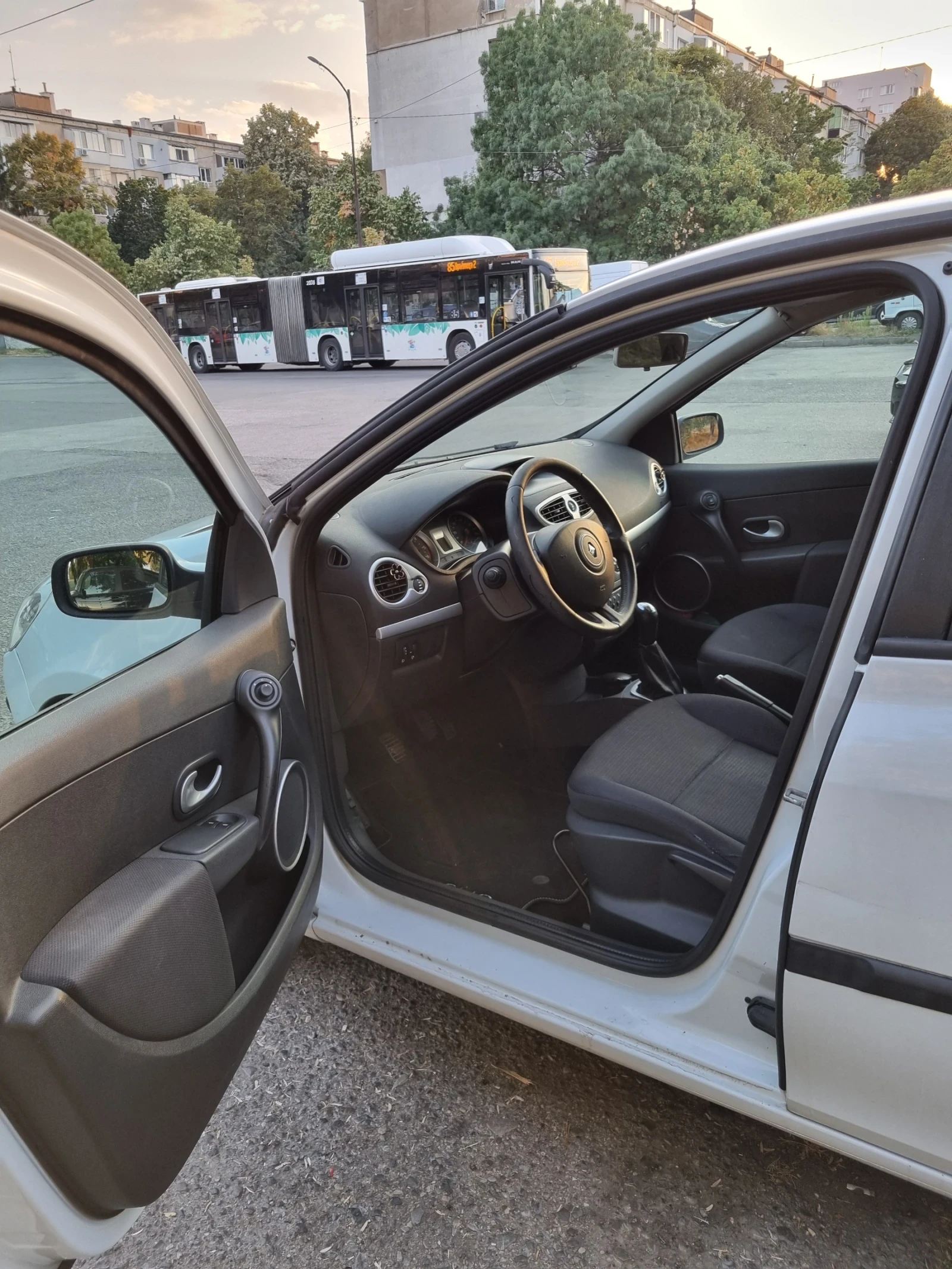 Renault Clio, снимка 9 - Автомобили и джипове - 56433026