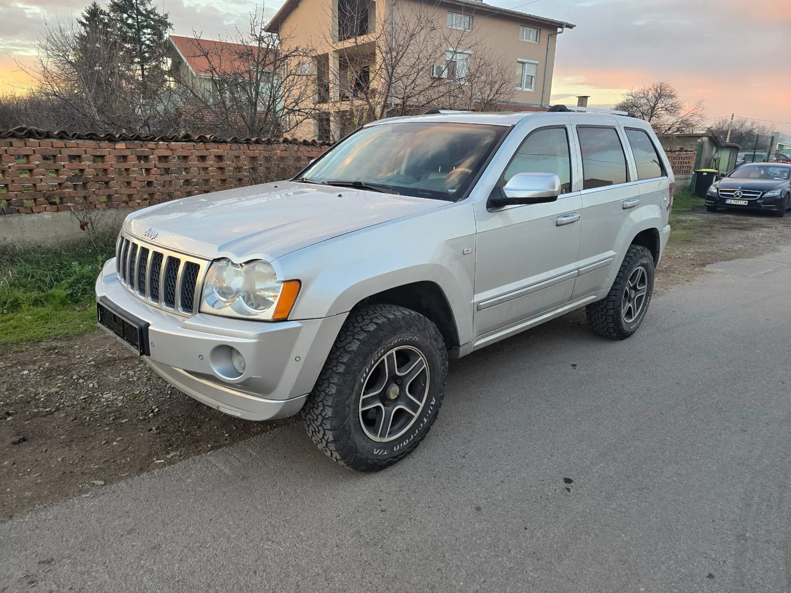Jeep Grand cherokee 5.7HEMI OVERLAND, снимка 1