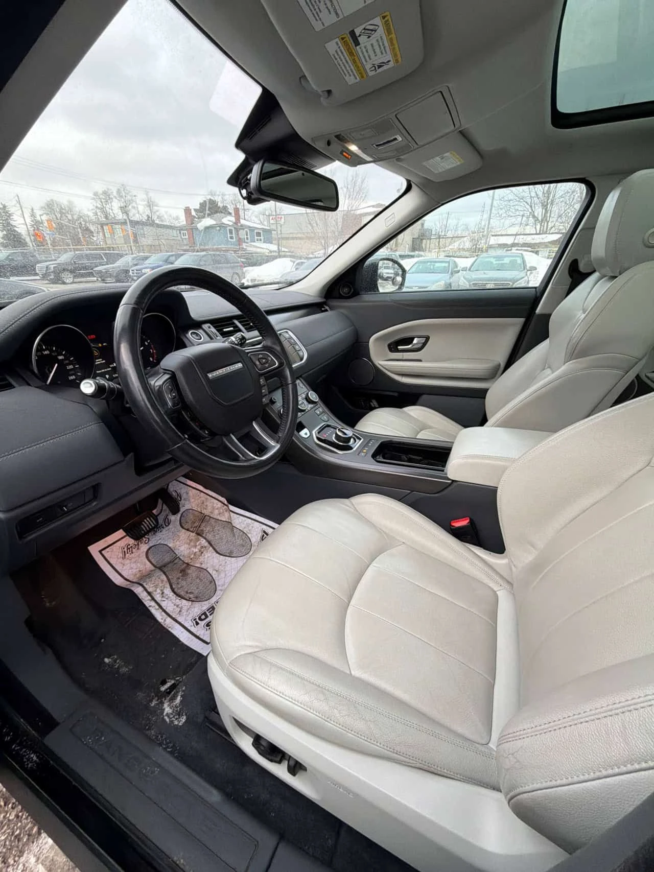 Land Rover Range Rover Evoque SE  CARFAX, снимка 5 - Автомобили и джипове - 53990245