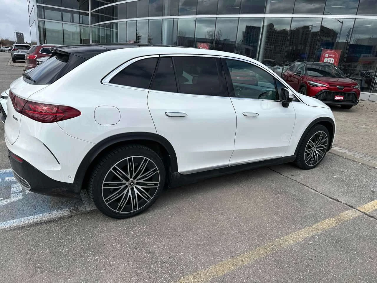 Mercedes-Benz EQE * 350 * ПРЕДСТАВИТЕЛСТВО * ПОДГРЕВИ * 360 * PANO, снимка 3 - Автомобили и джипове - 54021116