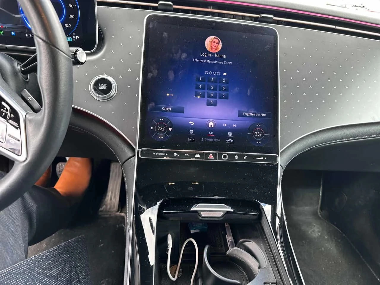 Mercedes-Benz EQE * 350 * ПРЕДСТАВИТЕЛСТВО * ПОДГРЕВИ * 360 * PANO, снимка 9 - Автомобили и джипове - 54021116