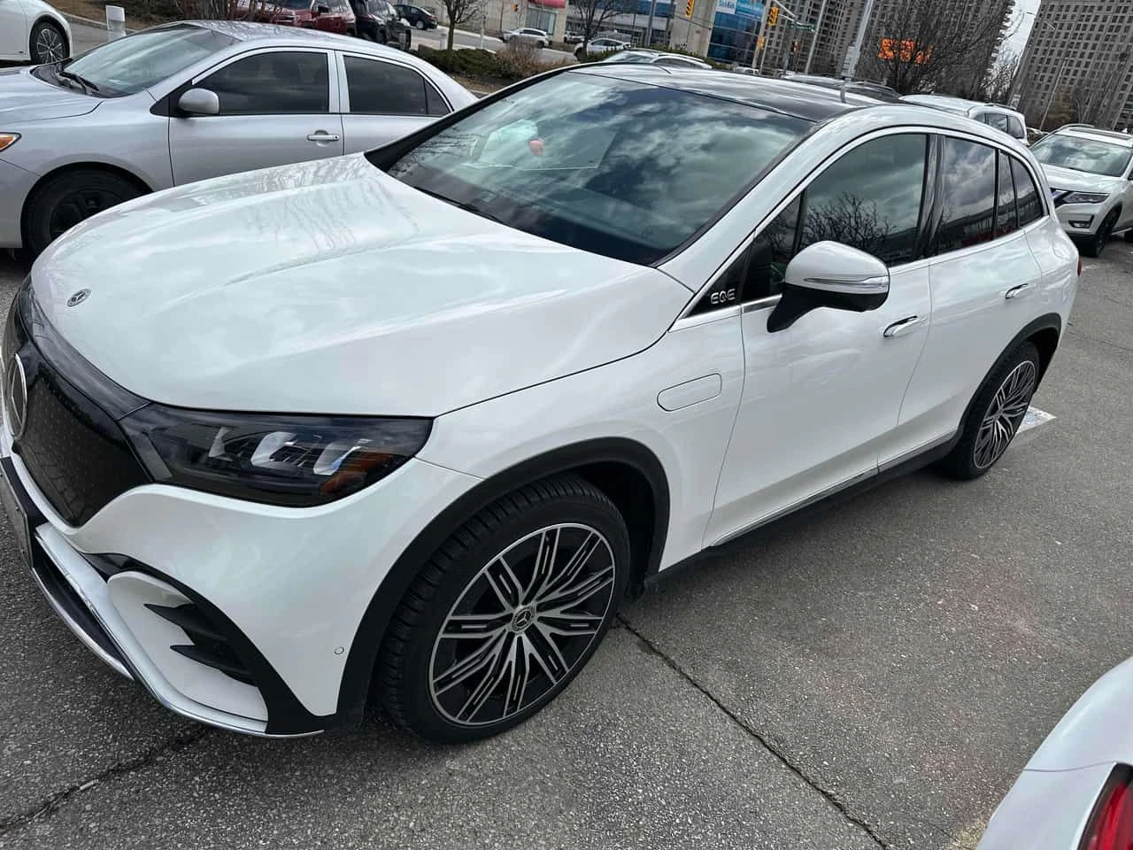 Mercedes-Benz EQE * 350 * ПРЕДСТАВИТЕЛСТВО * ПОДГРЕВИ * 360 * PANO, снимка 2 - Автомобили и джипове - 54021116