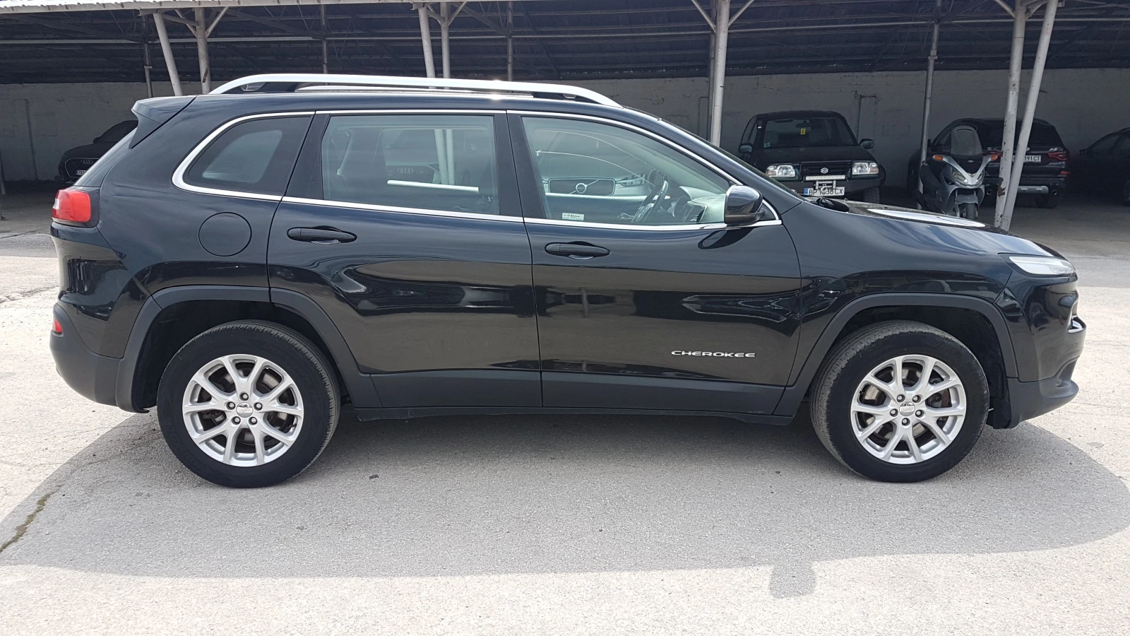 Jeep Cherokee 2.0TDI 4×4, снимка 6 - Автомобили и джипове - 54364129