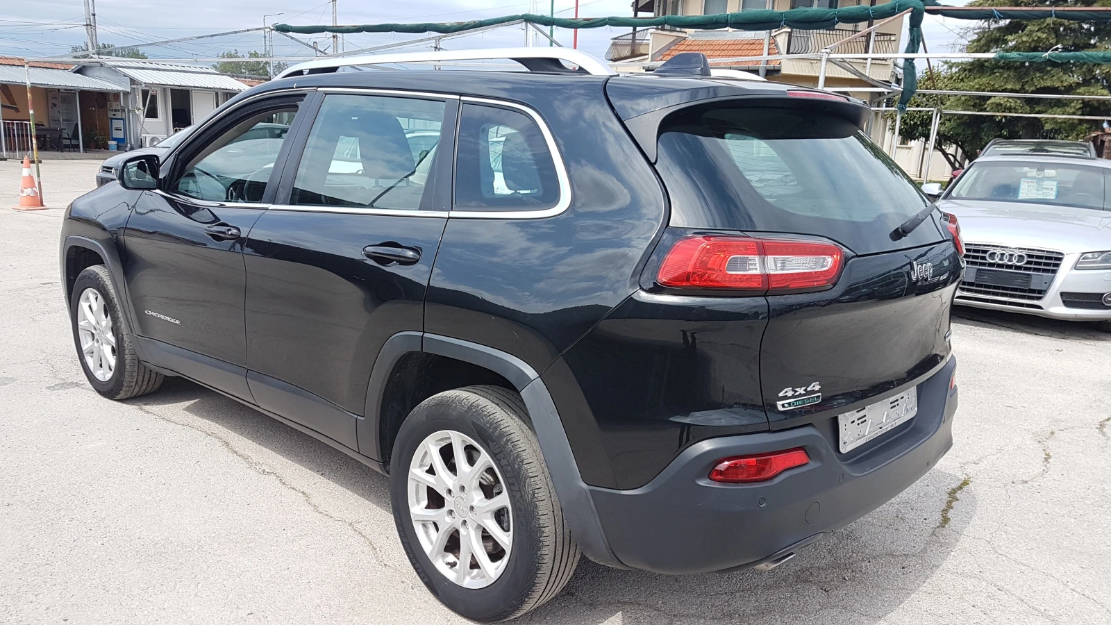 Jeep Cherokee 2.0TDI 4×4, снимка 8 - Автомобили и джипове - 54364129