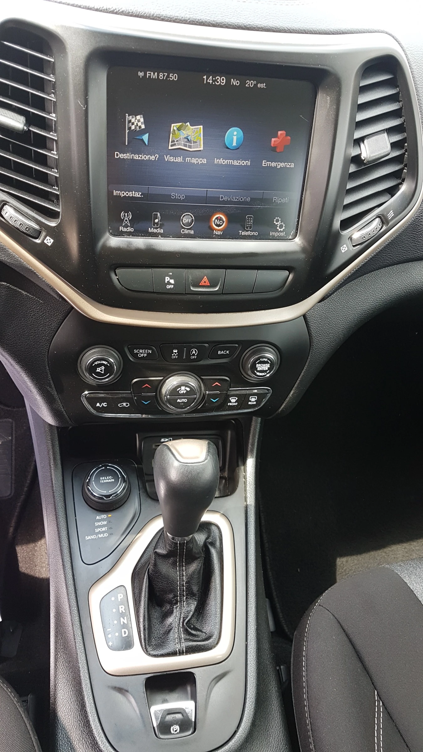 Jeep Cherokee 2.0TDI 4×4, снимка 14 - Автомобили и джипове - 54364129