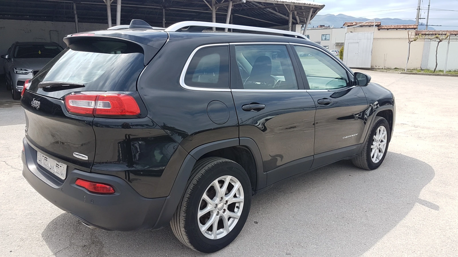 Jeep Cherokee 2.0TDI 4×4, снимка 5 - Автомобили и джипове - 54364129