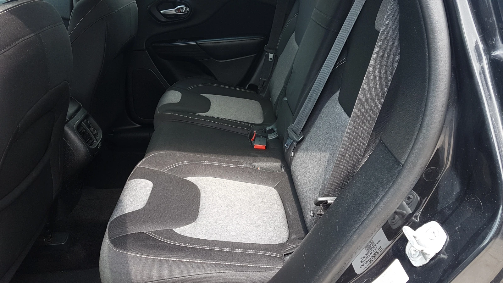 Jeep Cherokee 2.0TDI 4×4, снимка 10 - Автомобили и джипове - 54364129