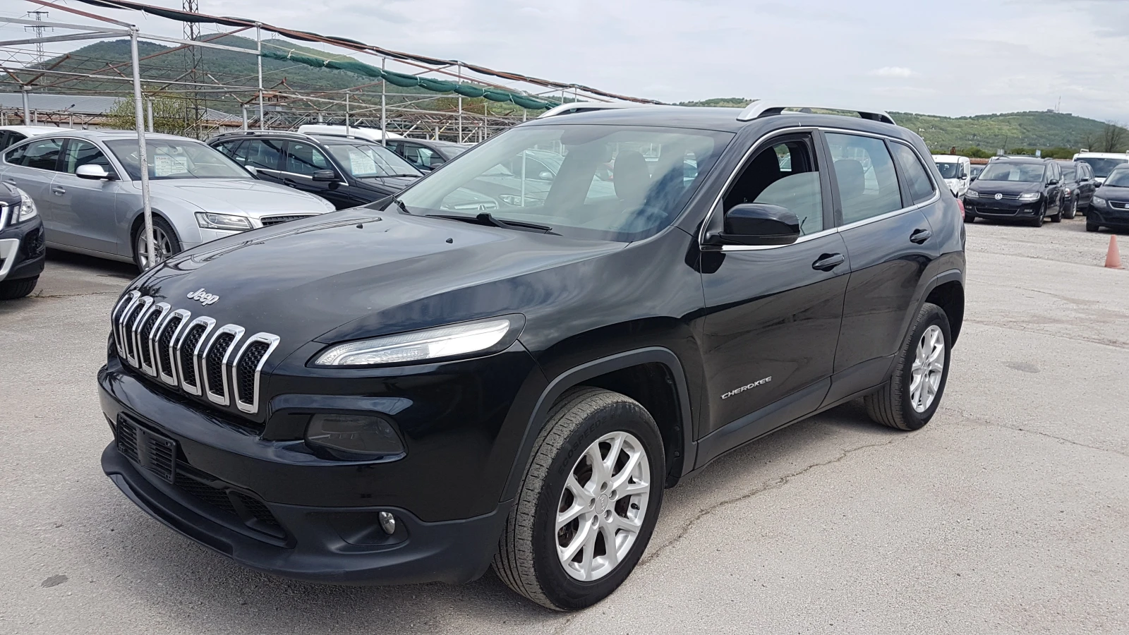 Jeep Cherokee 2.0TDI 4×4, снимка 3 - Автомобили и джипове - 54364129