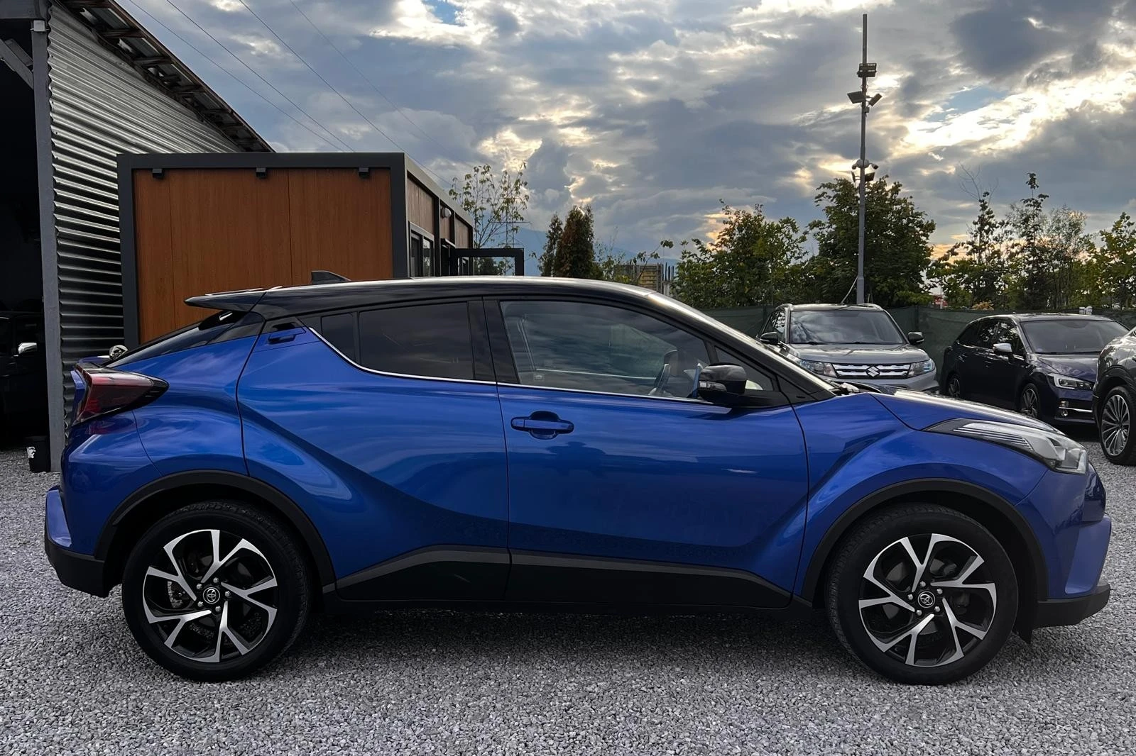 Toyota C-HR 1.2-T 4x4 STYLE ДИСТРОНИК KEYLESS КАМЕРА ПОДГРЕВ, снимка 6 - Автомобили и джипове - 55269506