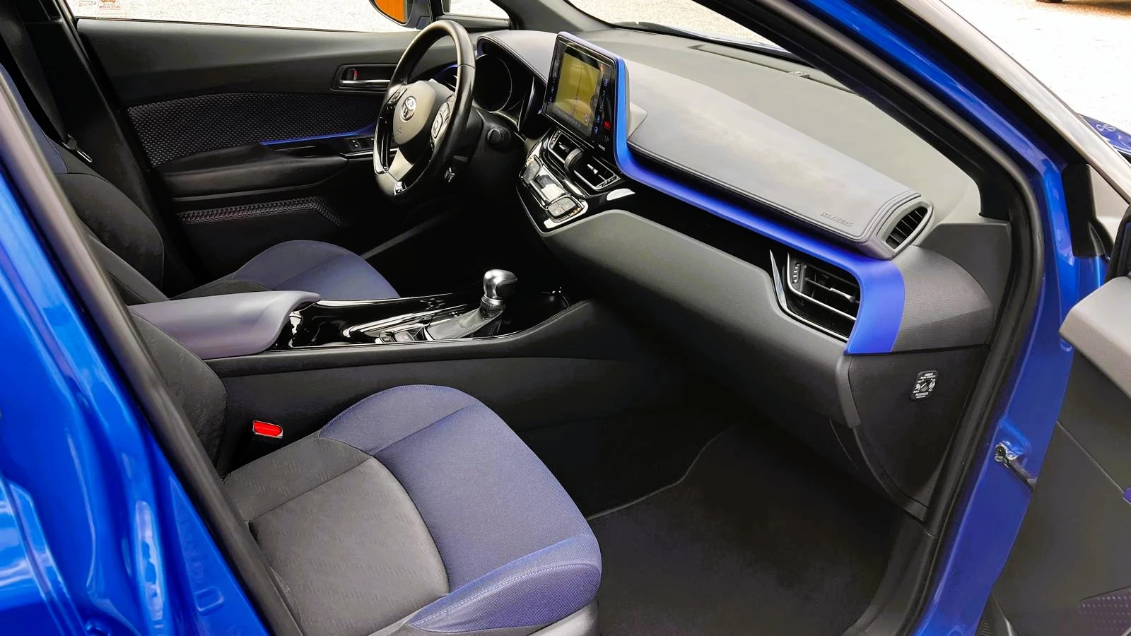 Toyota C-HR 1.2-T 4x4 STYLE ДИСТРОНИК KEYLESS КАМЕРА ПОДГРЕВ, снимка 9 - Автомобили и джипове - 55269506
