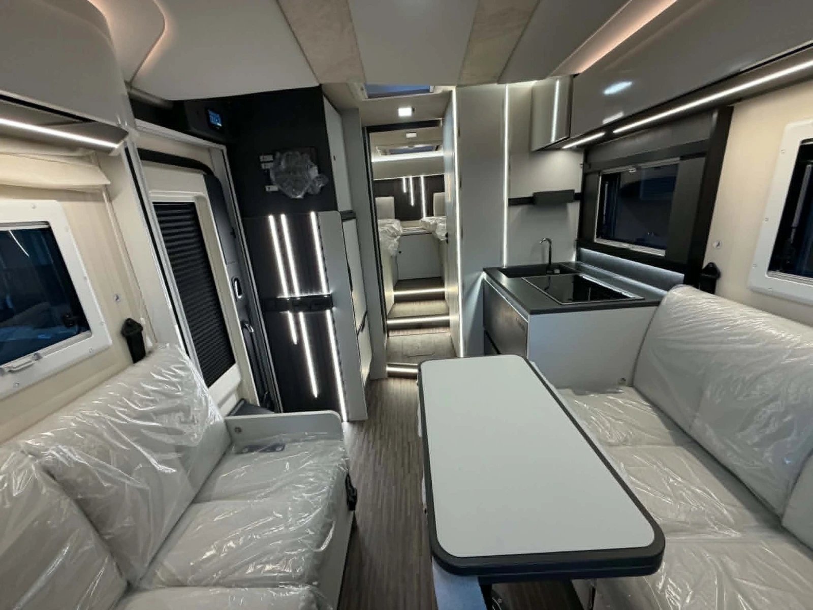 Кемпер Mobilvetta KEA P86 180к.с. АТ8 FULL КЛИМАТИК* LIFEPO4, снимка 4 - Каравани и кемпери - 54918929