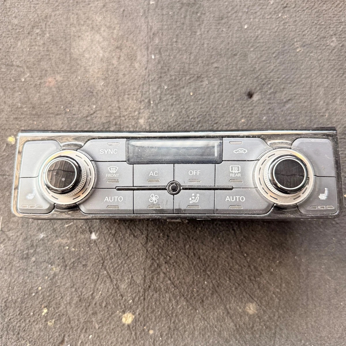 Управляващ панел за климатика на Audi A8 D4 4H0820043D-1151