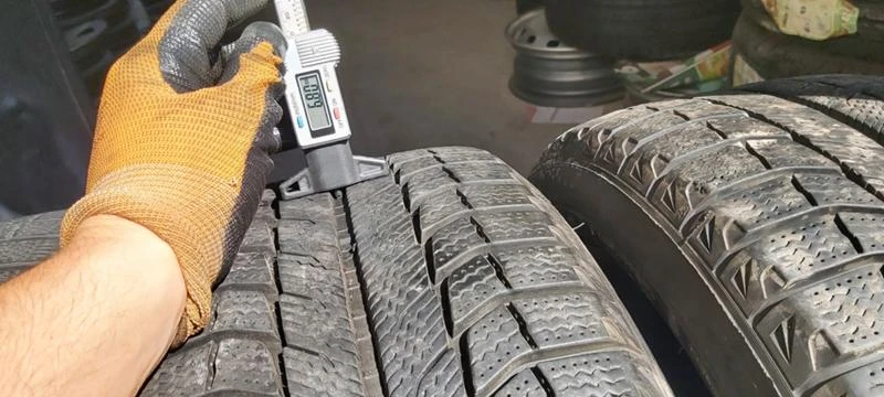 Гуми Зимни 225/50R17, снимка 4 - Гуми и джанти - 33641808