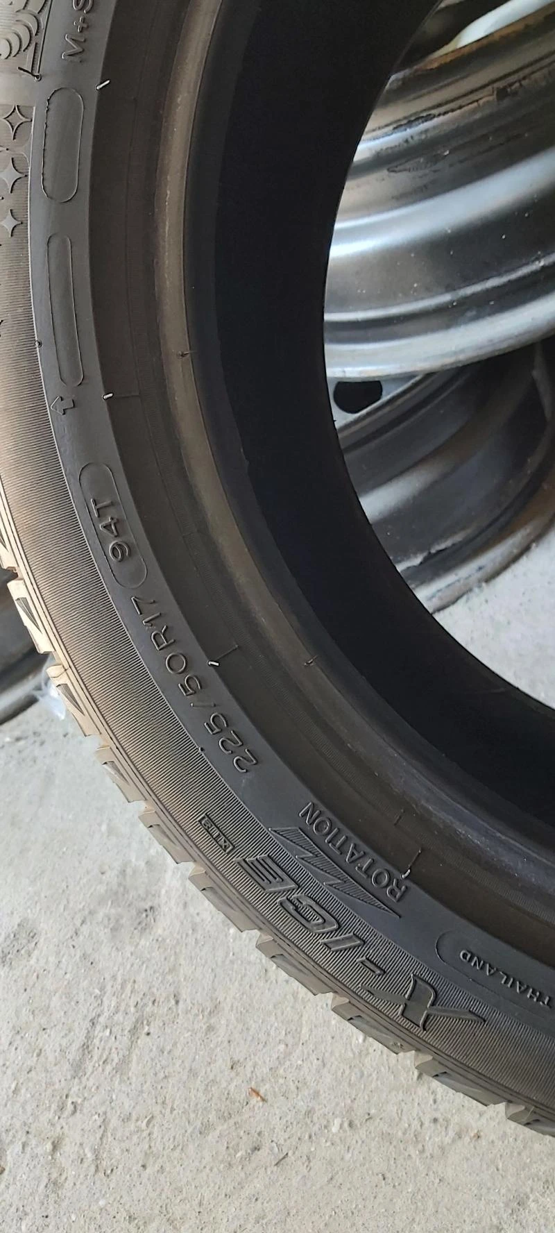 Гуми Зимни 225/50R17, снимка 8 - Гуми и джанти - 33641808