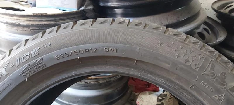 Гуми Зимни 225/50R17, снимка 7 - Гуми и джанти - 33641808