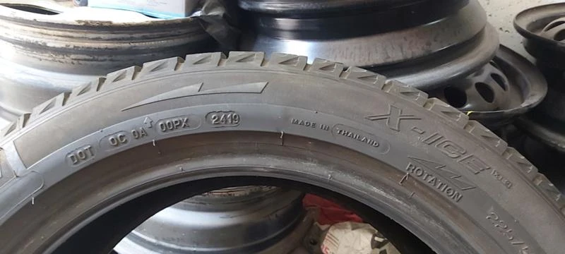 Гуми Зимни 225/50R17, снимка 6 - Гуми и джанти - 33641808