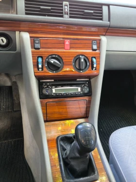 Mercedes-Benz E 200, снимка 12