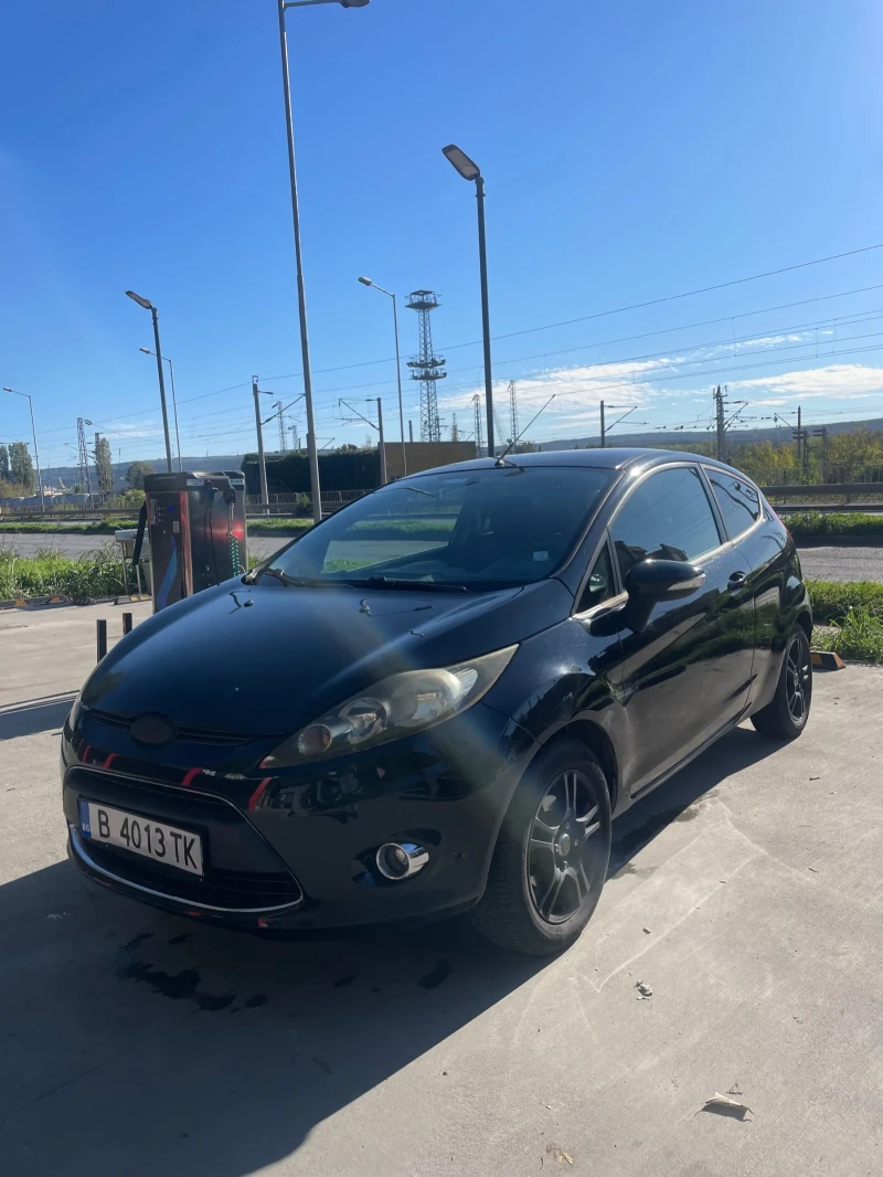 Ford Fiesta, снимка 1 - Автомобили и джипове - 48585115