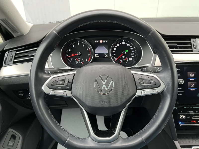 VW Passat 2.0 TSI 190 HP Elegance 32000 KM!, снимка 15 - Автомобили и джипове - 52699162