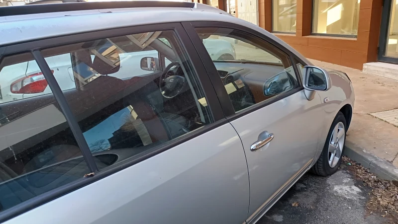 Kia Carens, снимка 13 - Автомобили и джипове - 52928689