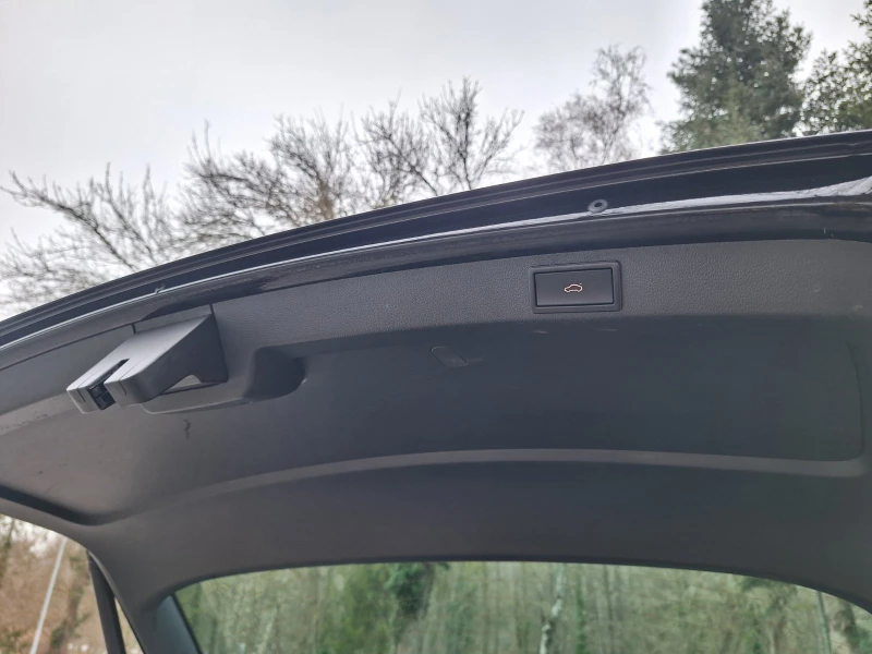 Skoda Octavia 2.0TDI 150 FULL екстри от Швейцария., снимка 16 - Автомобили и джипове - 53229399