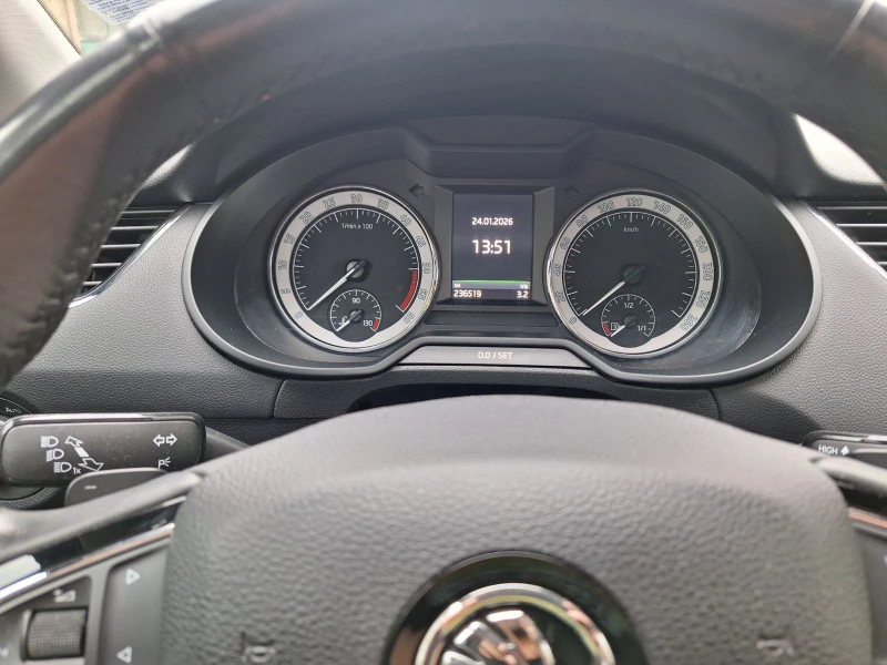 Skoda Octavia 2.0TDI 150 FULL екстри от Швейцария., снимка 11 - Автомобили и джипове - 53229399