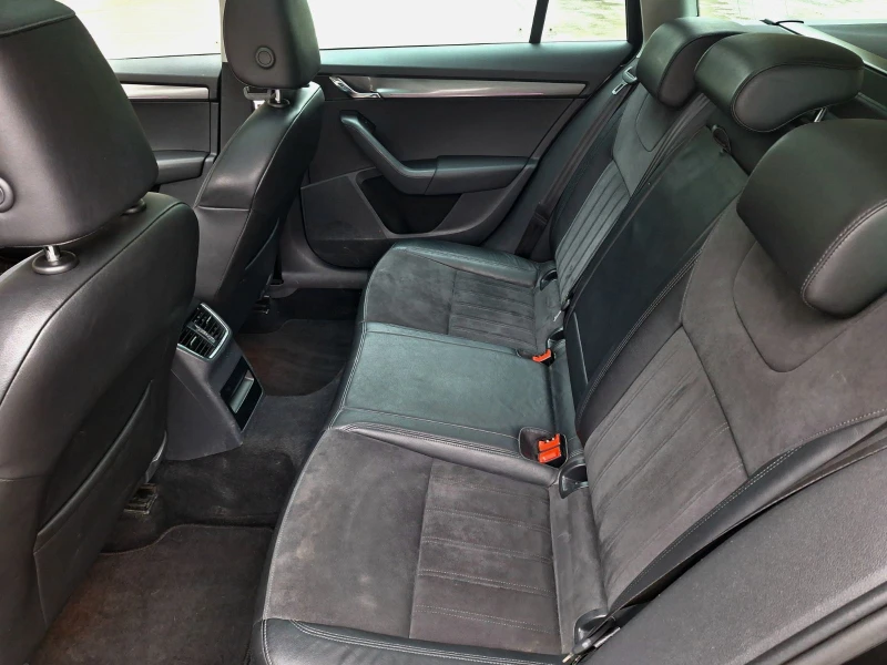 Skoda Octavia 2.0TDI 150 FULL екстри от Швейцария., снимка 10 - Автомобили и джипове - 53229399
