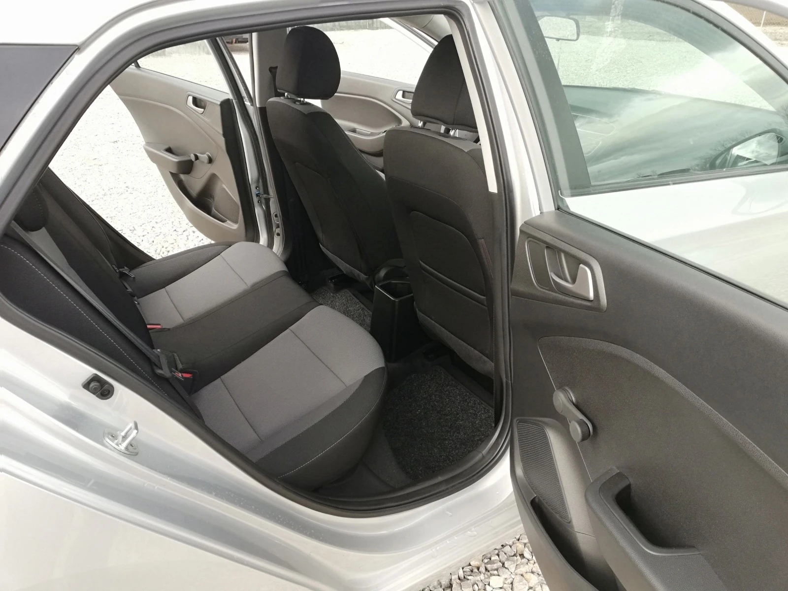 Hyundai I20 1.2   | Mobile.bg   11