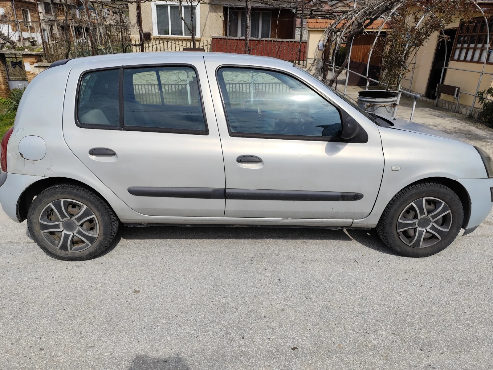 Renault Clio, снимка 2 - Автомобили и джипове - 53933979