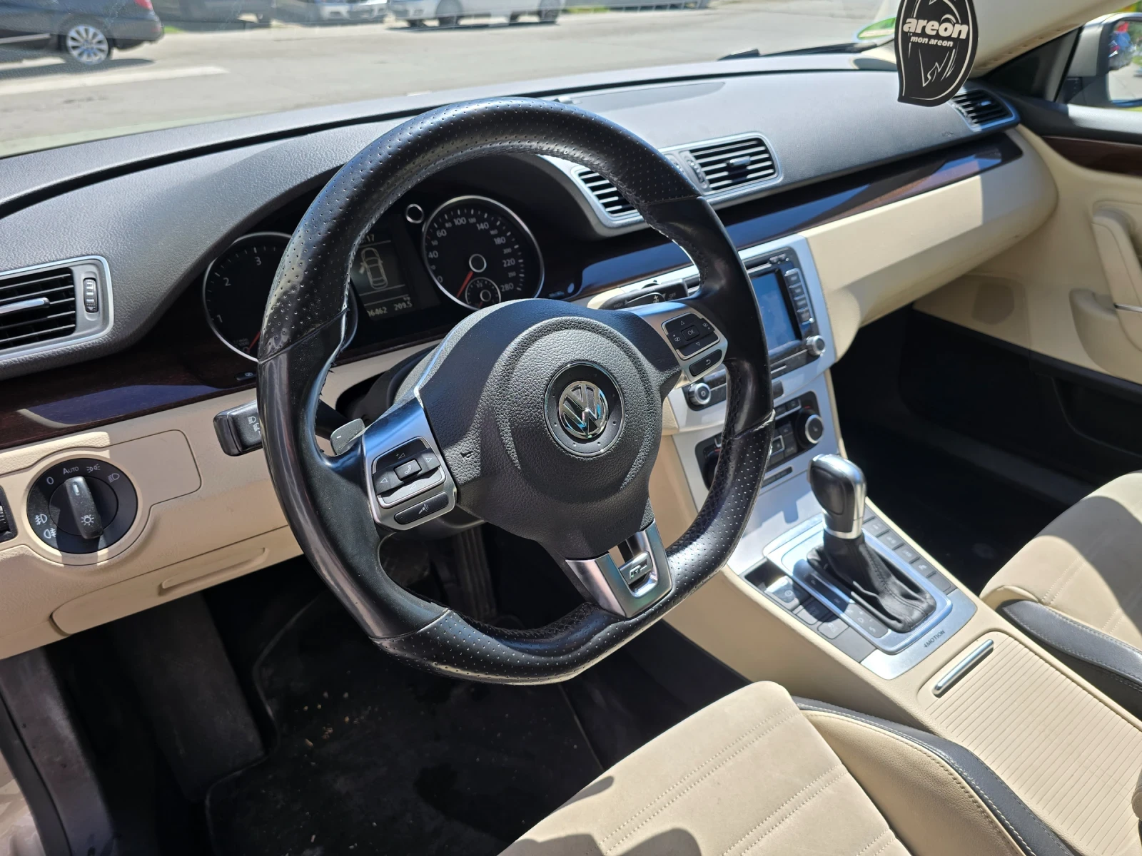 VW Passat 2.0 АВТОМАТ, снимка 12 - Автомобили и джипове - 54561231
