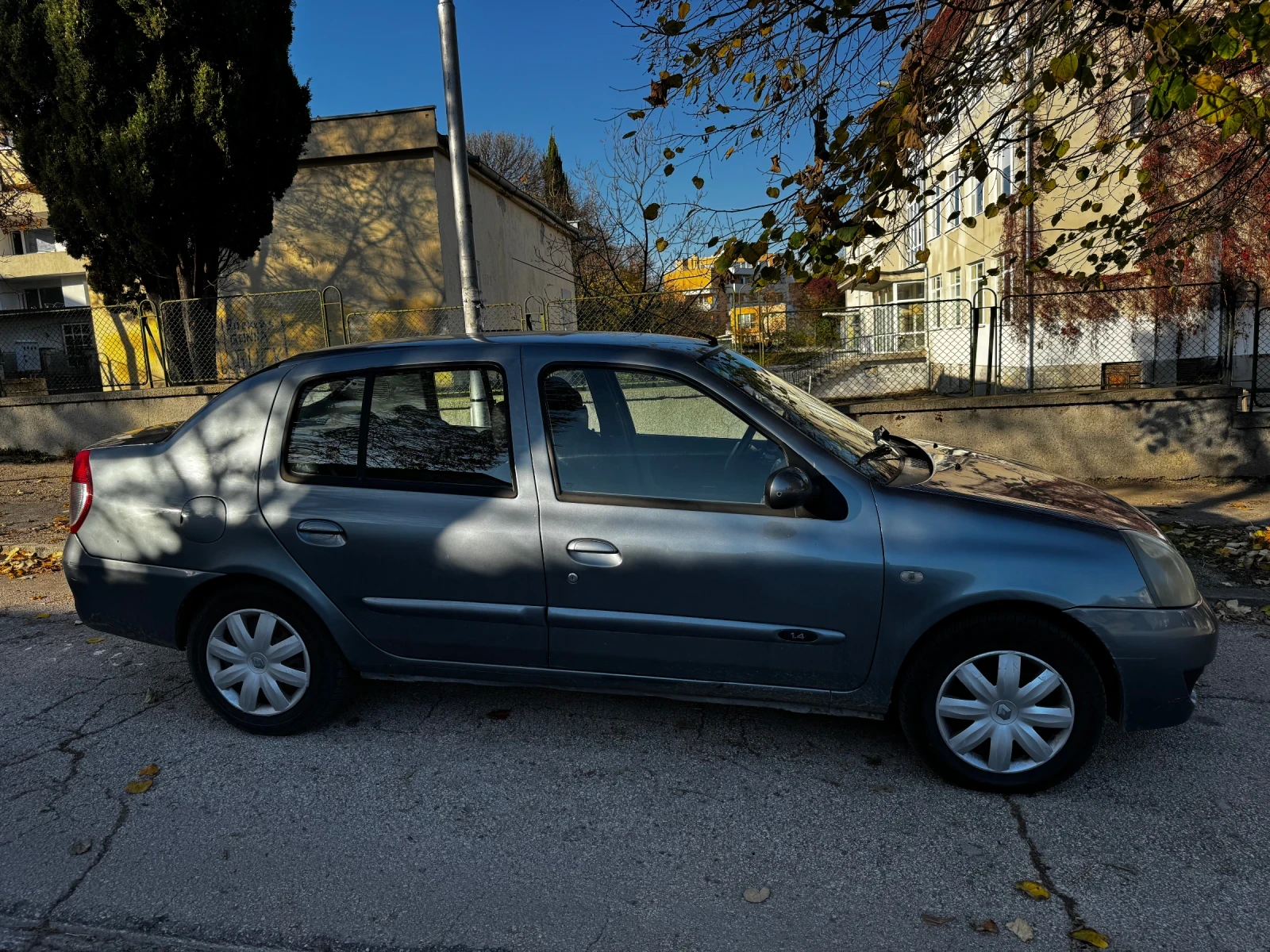 Renault Symbol, снимка 2 - Автомобили и джипове - 54710400