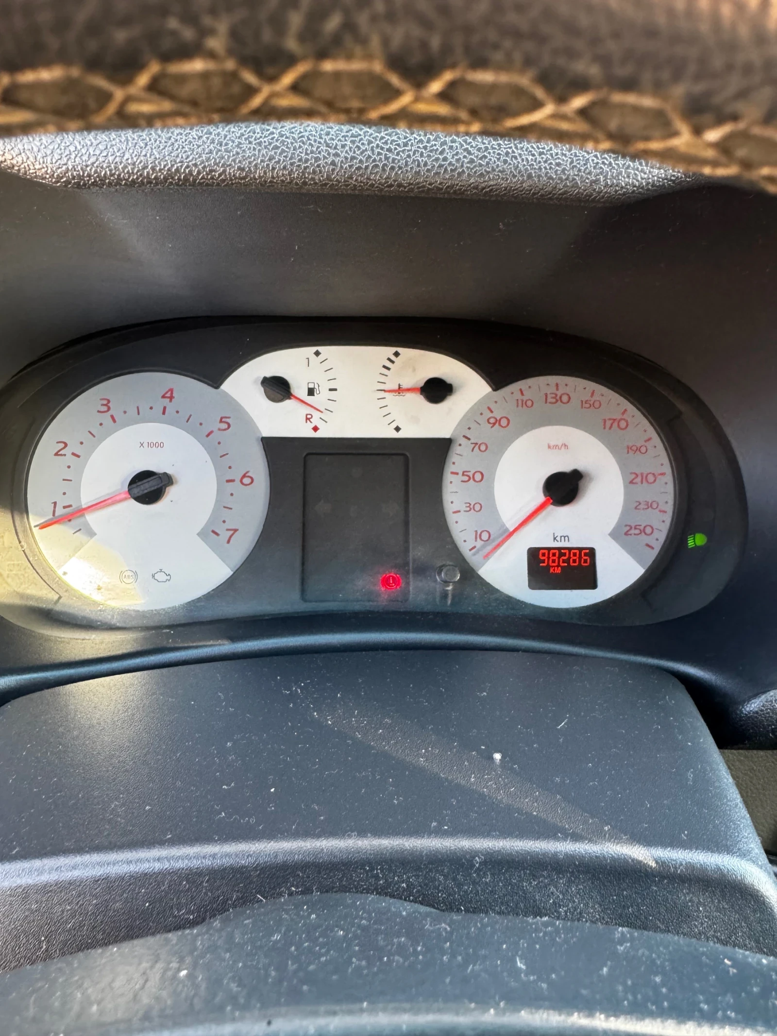 Renault Symbol, снимка 9 - Автомобили и джипове - 54710400